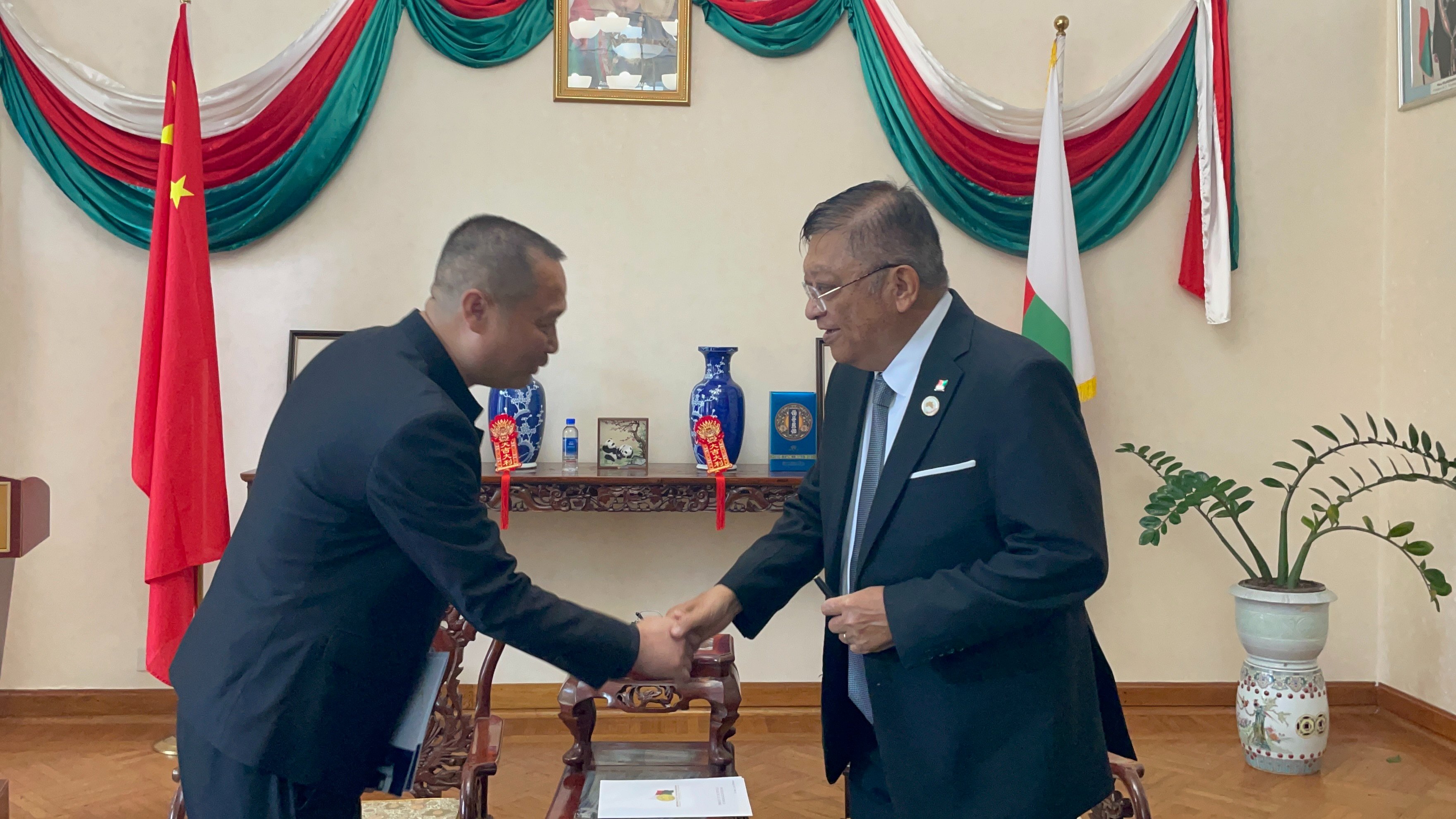 东莞京雕教育：马达加斯加共和国驻华大使被聘为CNC顾问