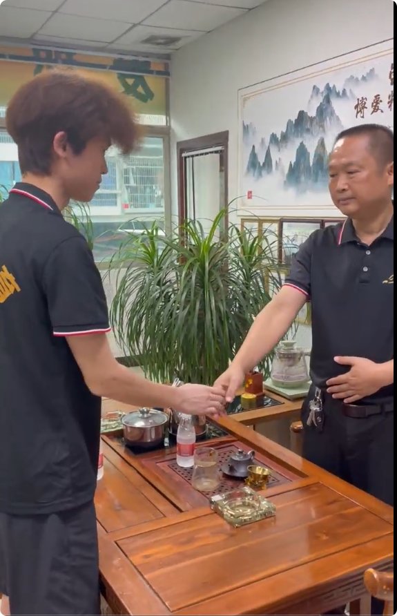 毕业学员庄贺峥返乡发展 谭校长寄语送祝福